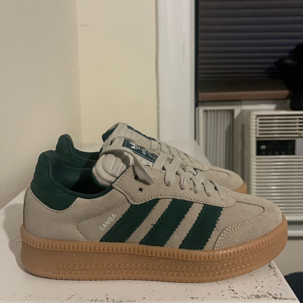 Adidas Samba XLG youth sz 3.5/womens sz 5